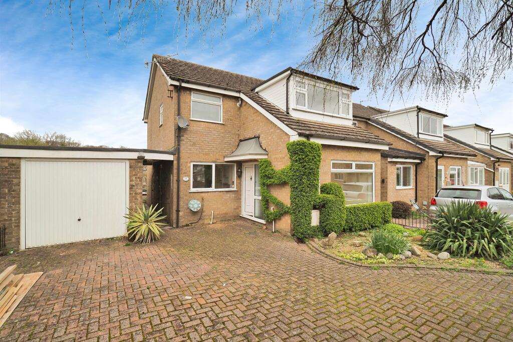3 bedroom detached house for sale in Richards Way, Harnham, Salisbury, SP2