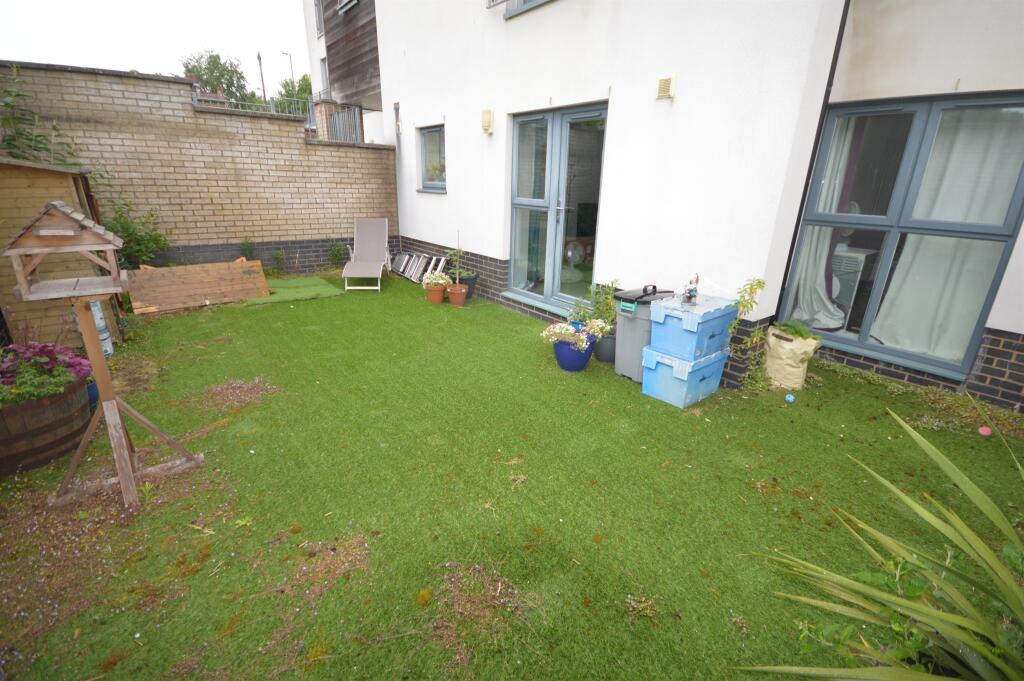 2 bedroom ground floor flat