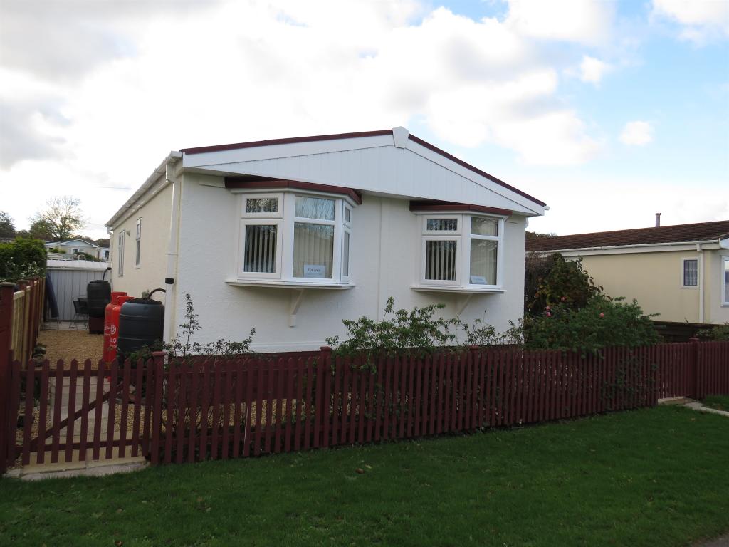 1 bedroom park home for sale in Heath Farm Park, Barford St. Martin