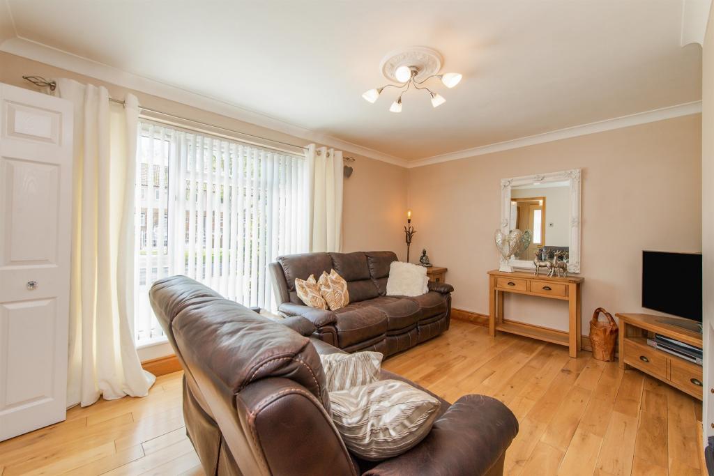 2 bedroom end of terrace house for sale in Garden Lane, Knottingley, WF11