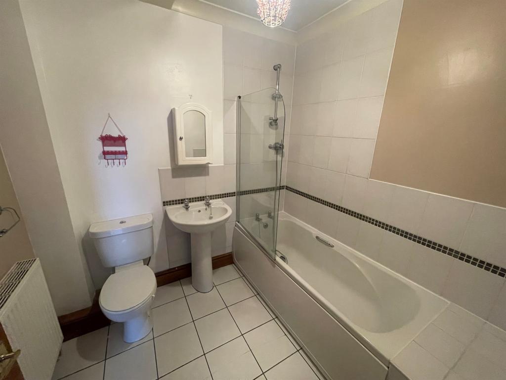 2 bedroom apartment for sale in Barnsley Road, South Elmsall