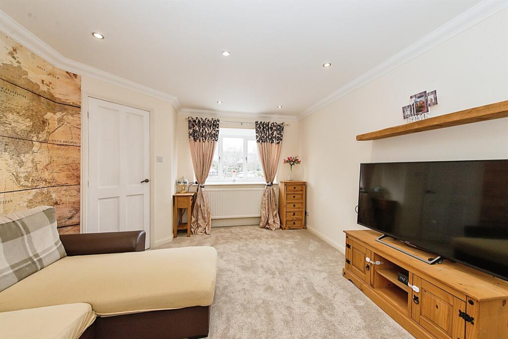 3 bedroom detached house for sale in Grangeway, Hemsworth, Pontefract, WF9