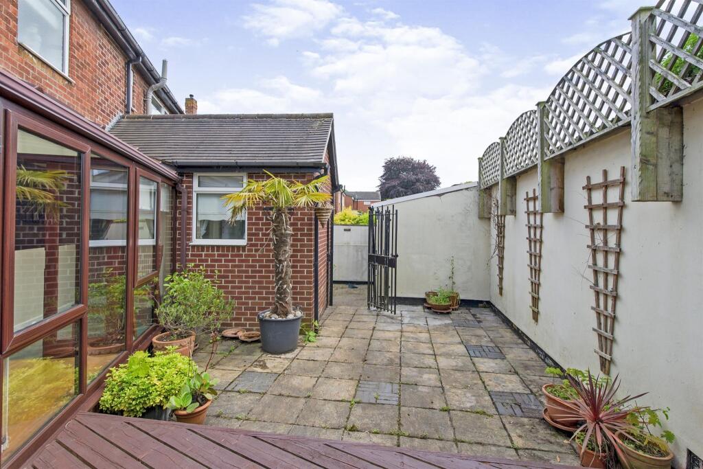 5 bedroom detached house for sale in Carleton Road, Pontefract, WF8