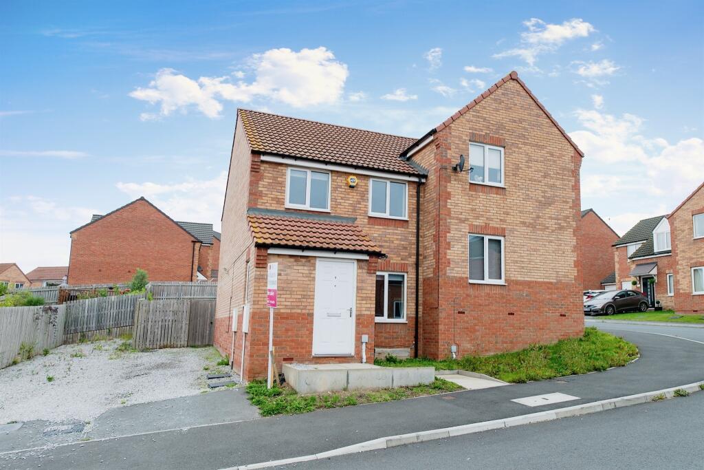 3 bedroom semidetached house for sale in Wedgewood Way, Knottingley, WF11