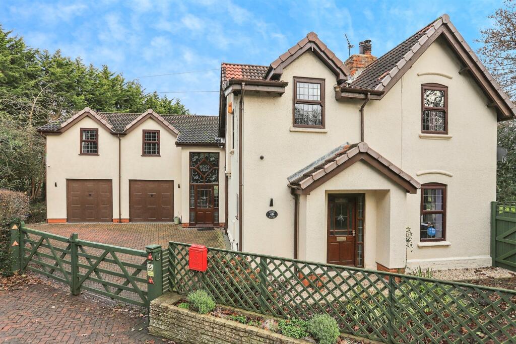 5 bedroom character property for sale in Doncaster Road, Whitley, GOOLE