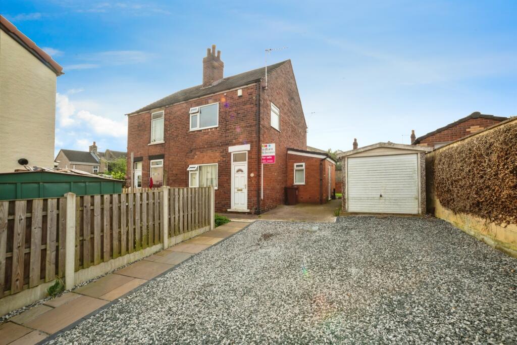 3 bedroom semidetached house for sale in Chapel Yard, Knottingley, WF11