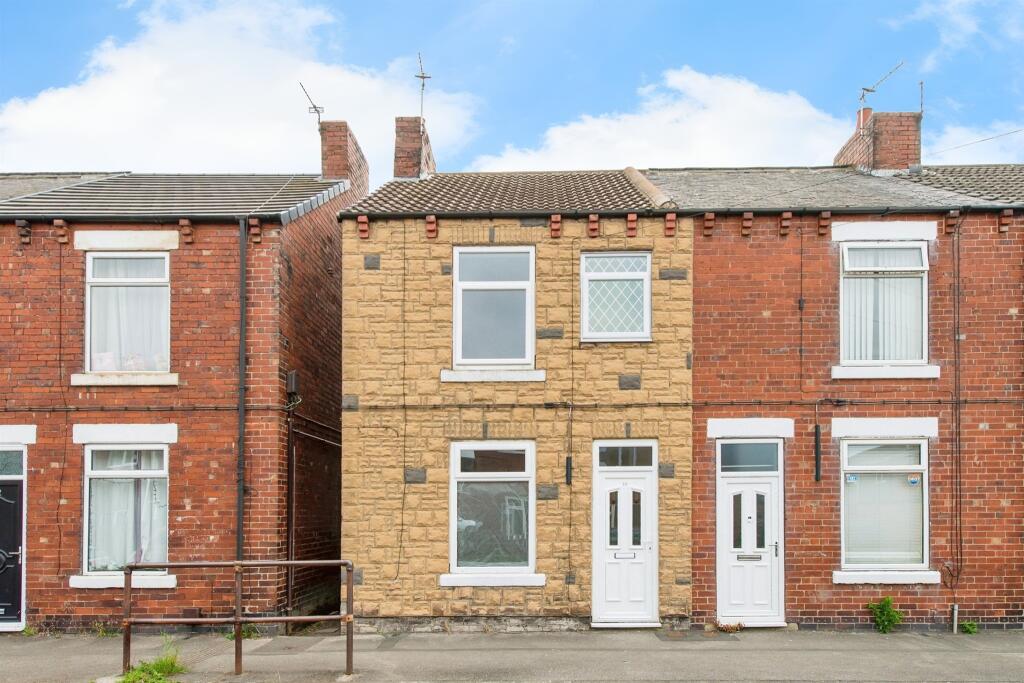 3 bedroom end of terrace house for sale in Ivy Street, Featherstone