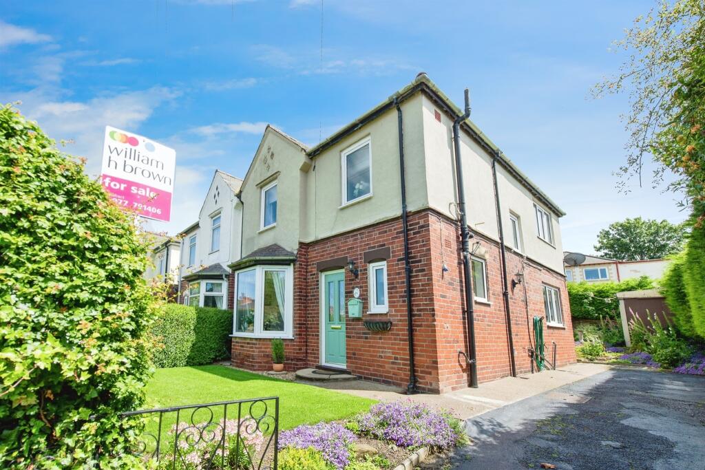 3 bedroom semidetached house for sale in Pontefract Road, Ferrybridge
