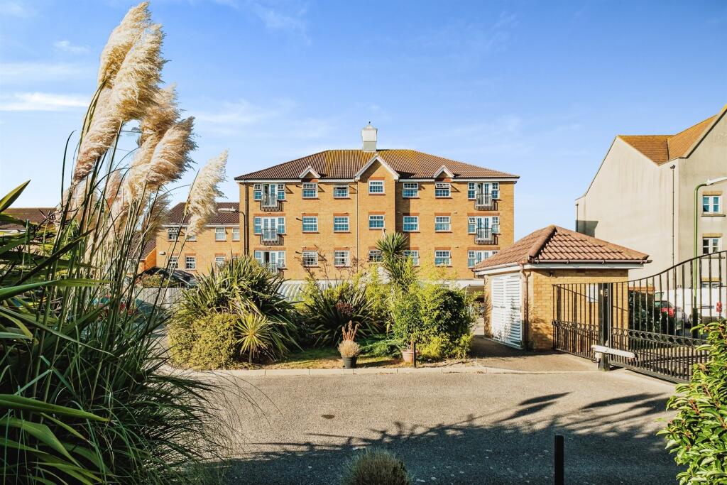 2 bedroom flat for sale in Hancock Way, ShorehamBySea, BN43
