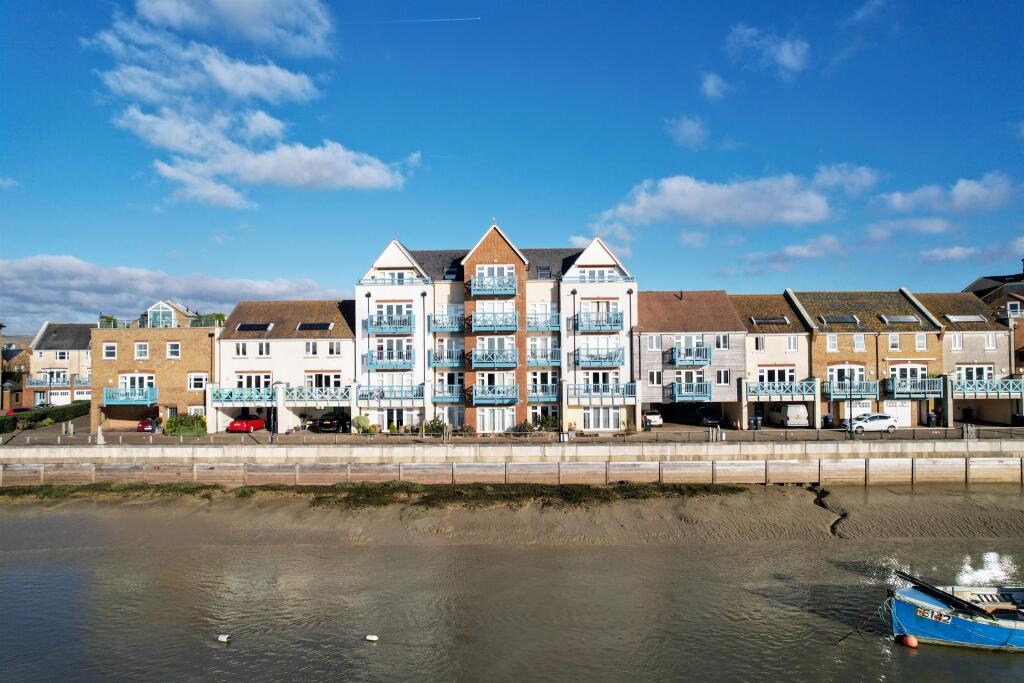 2 bedroom apartment for sale in Broad Reach Mews, ShorehamBySea, BN43