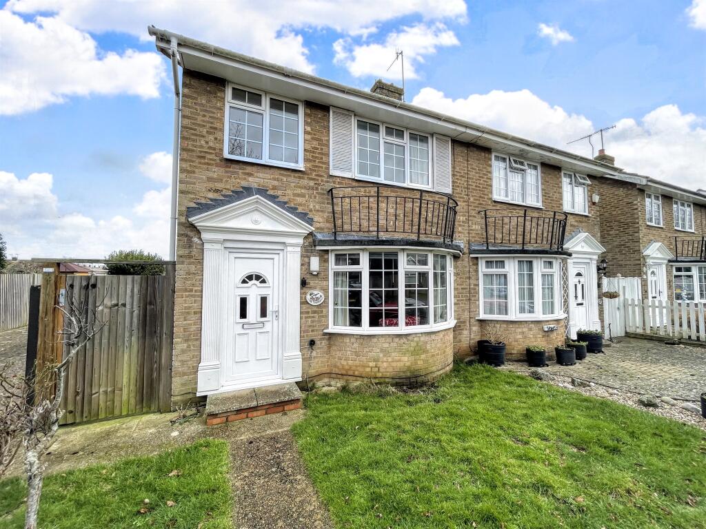 3 bedroom semidetached house for sale in The Martlets, ShorehamBySea