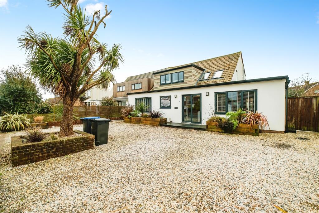 5 bedroom detached house for sale in Beach Green, ShorehamBySea, BN43