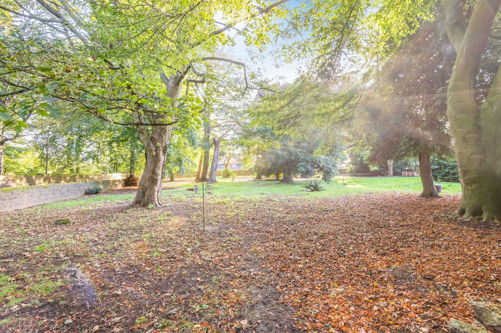 3 bedroom terraced house for sale in Chapel Lane, New Farnley, LEEDS, LS12