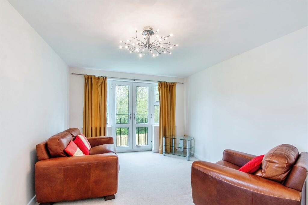 2 bedroom apartment for sale in Farnley Crescent, Leeds, LS12
