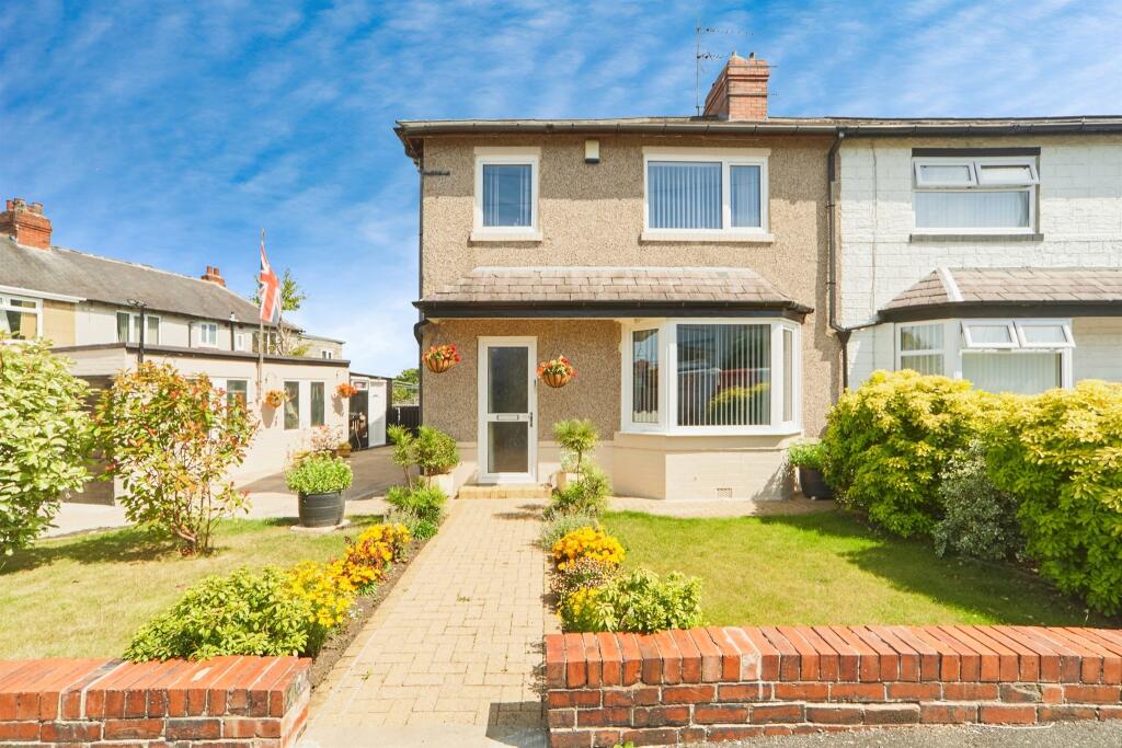 Main image of property: Lincroft Crescent, Leeds