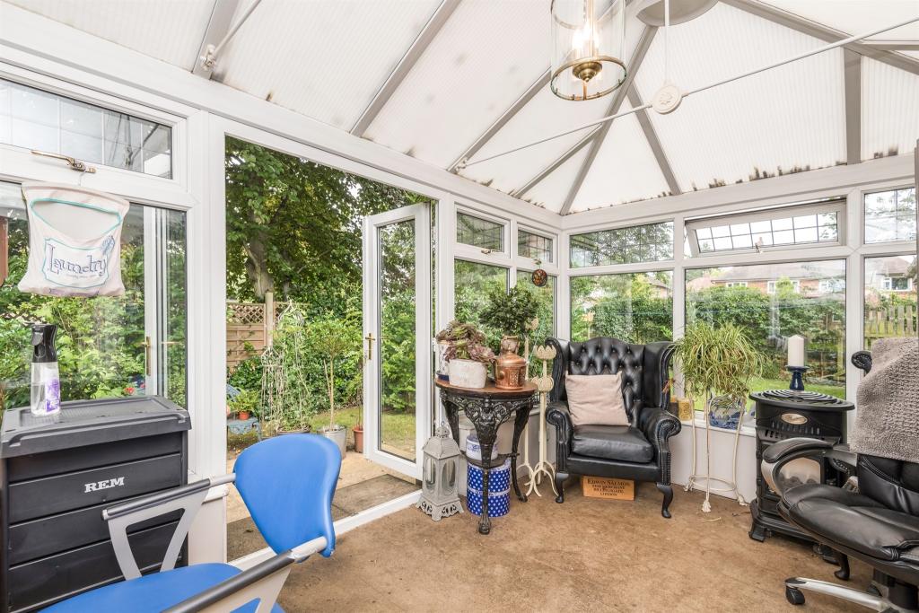 5 bedroom detached house for sale in Littlemoor Road, Pudsey, LS28