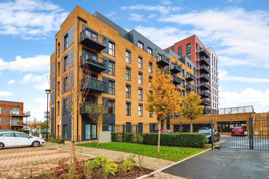 2 bedroom apartment for sale in Granada House, Meridian Way, Southampton, SO14