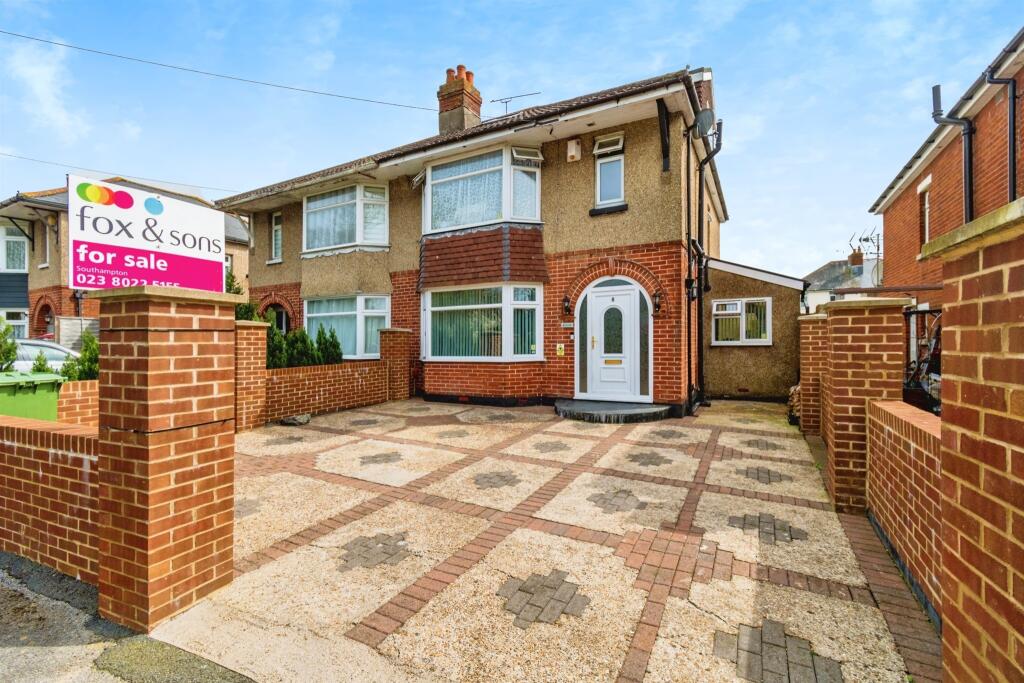 4 bedroom semi-detached house for sale in Brookside Avenue, Southampton, SO15