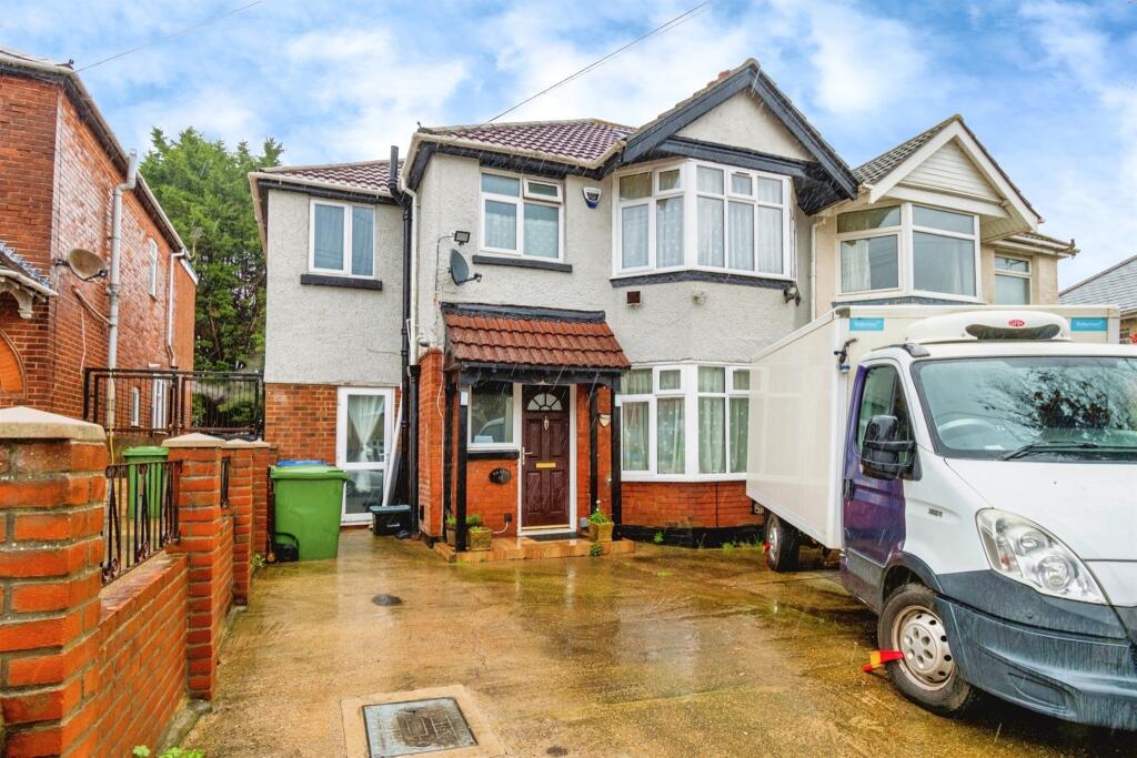 5 bedroom semi-detached house for sale in Kitchener Road, Southampton, SO17