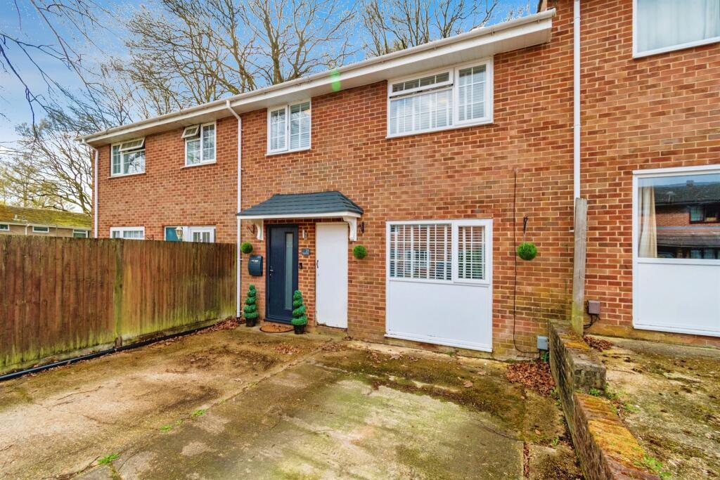 3 bedroom terraced house for sale in Widgeon Close, Southampton, SO16