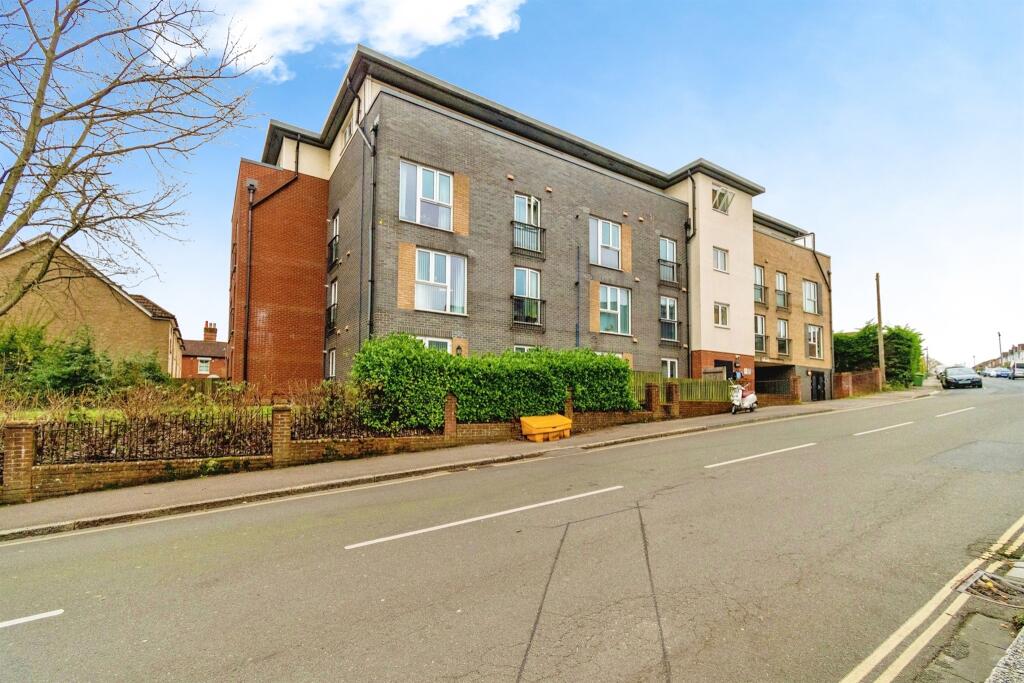 2 bedroom apartment for sale in Portswood Road, Southampton, SO17