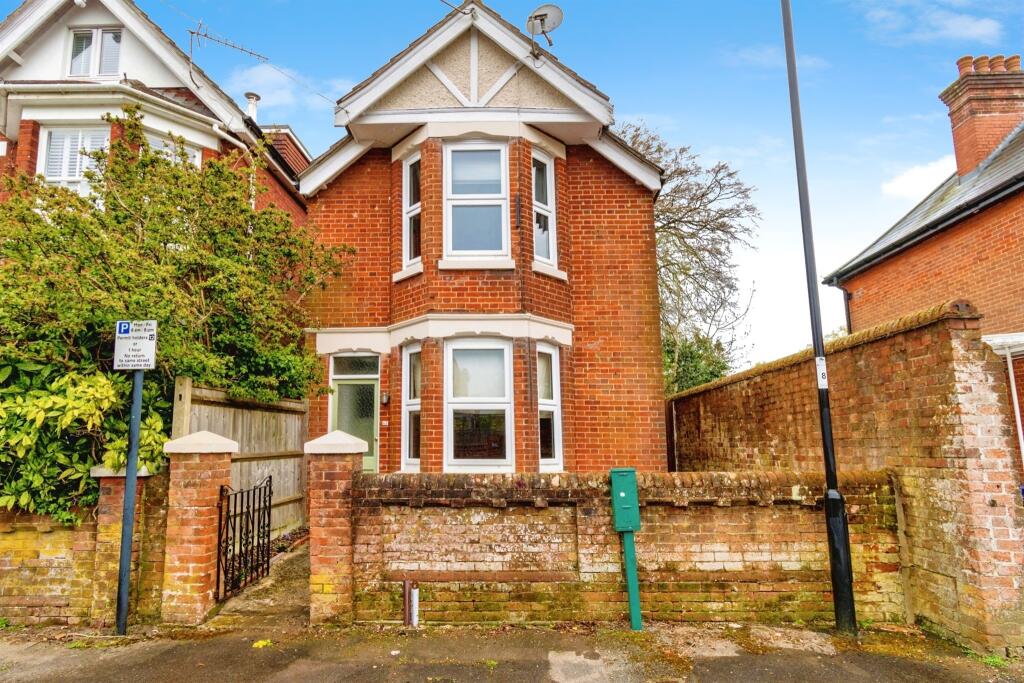 3 bedroom semi-detached house for sale in Heatherdeane Road, Southampton, SO17