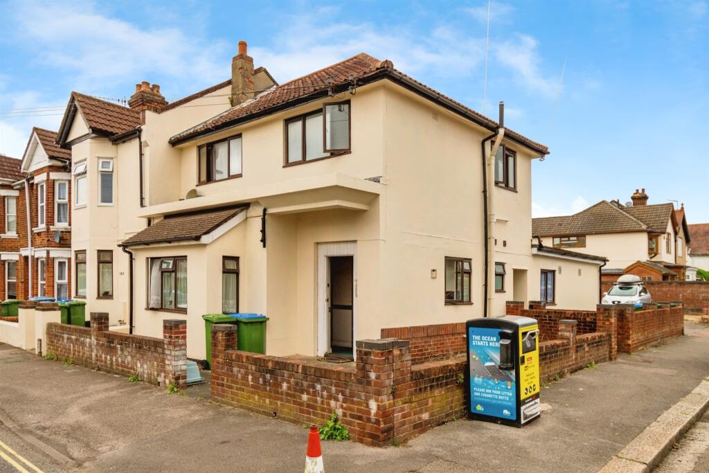 2 bedroom flat for sale in Malmesbury Road, Southampton, SO15