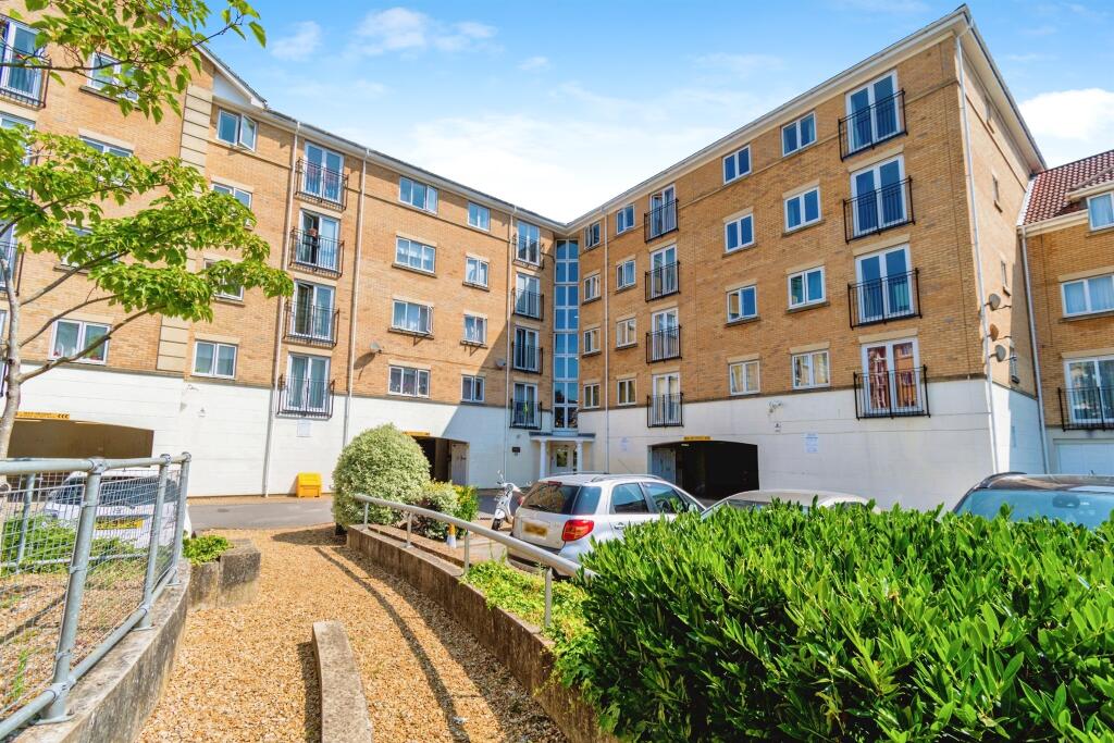 Main image of property: The Dell, Southampton