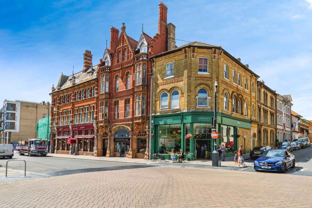 Main image of property: High Street, Southampton