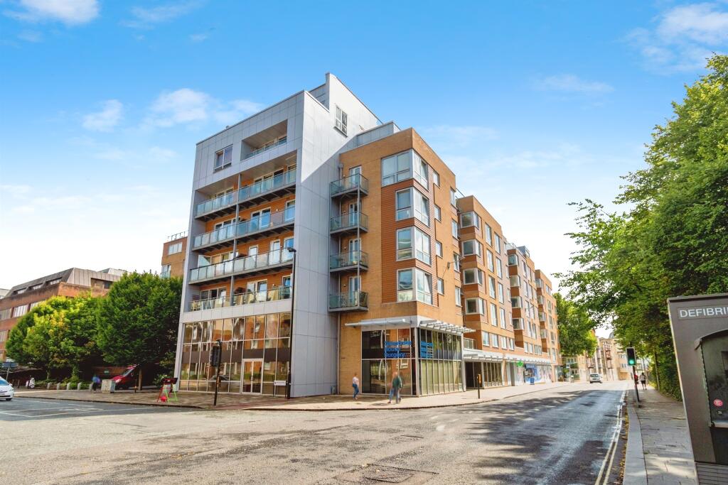 Main image of property: High Street, Southampton