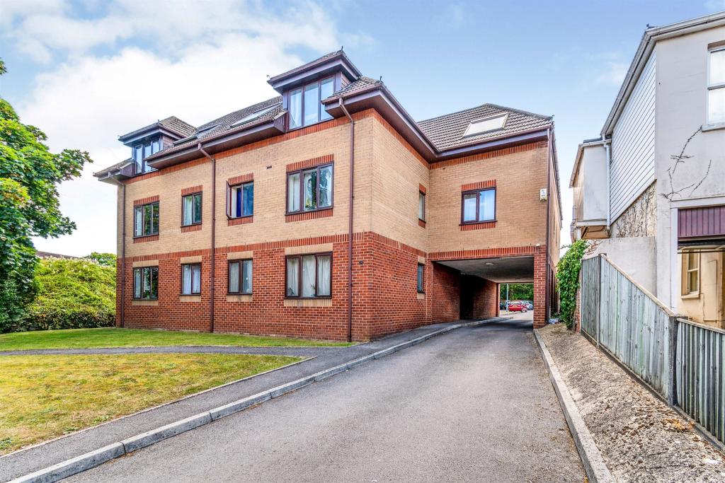 1 bedroom flat for sale in St Denys Road, Portswood, Southampton, SO17