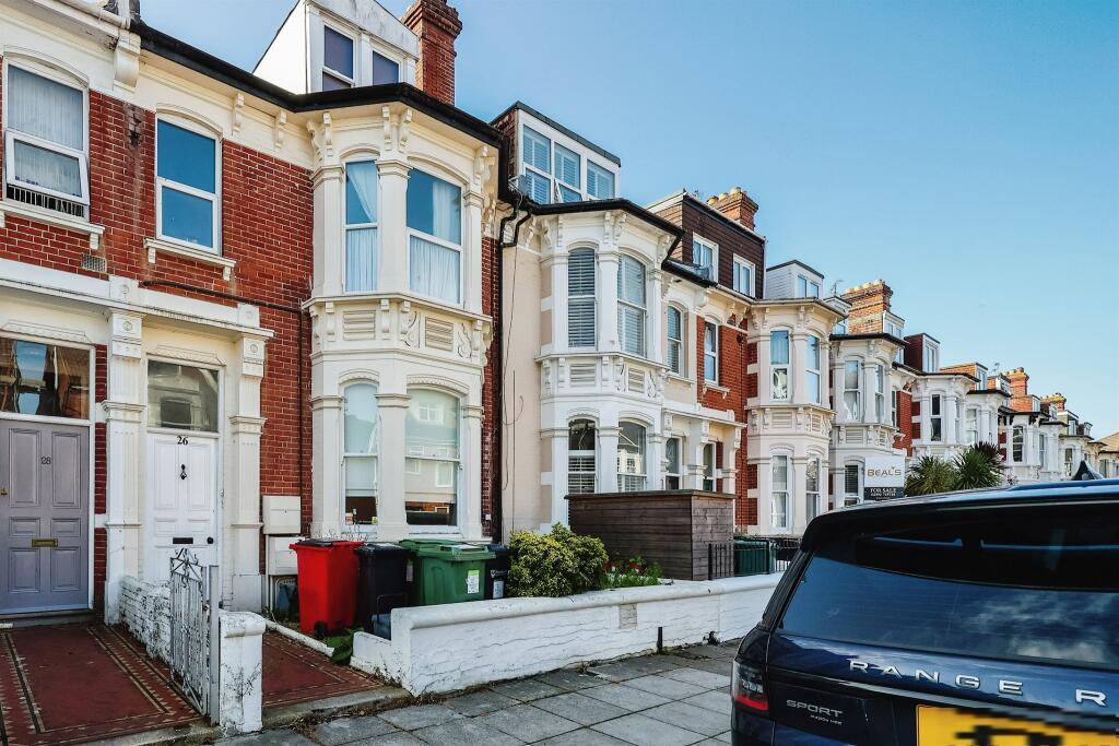 3 bedroom ground floor flat for sale in Whitwell Road, Southsea, PO4