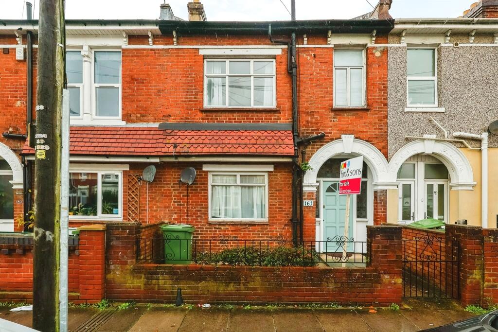 3 bedroom terraced house for sale in Francis Avenue, Southsea, PO4