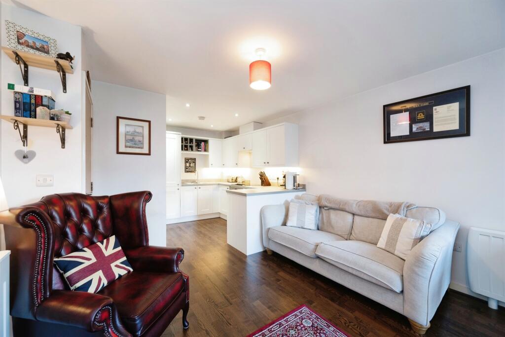 2 bedroom flat for sale in Admiralty Road, Portsmouth, PO1