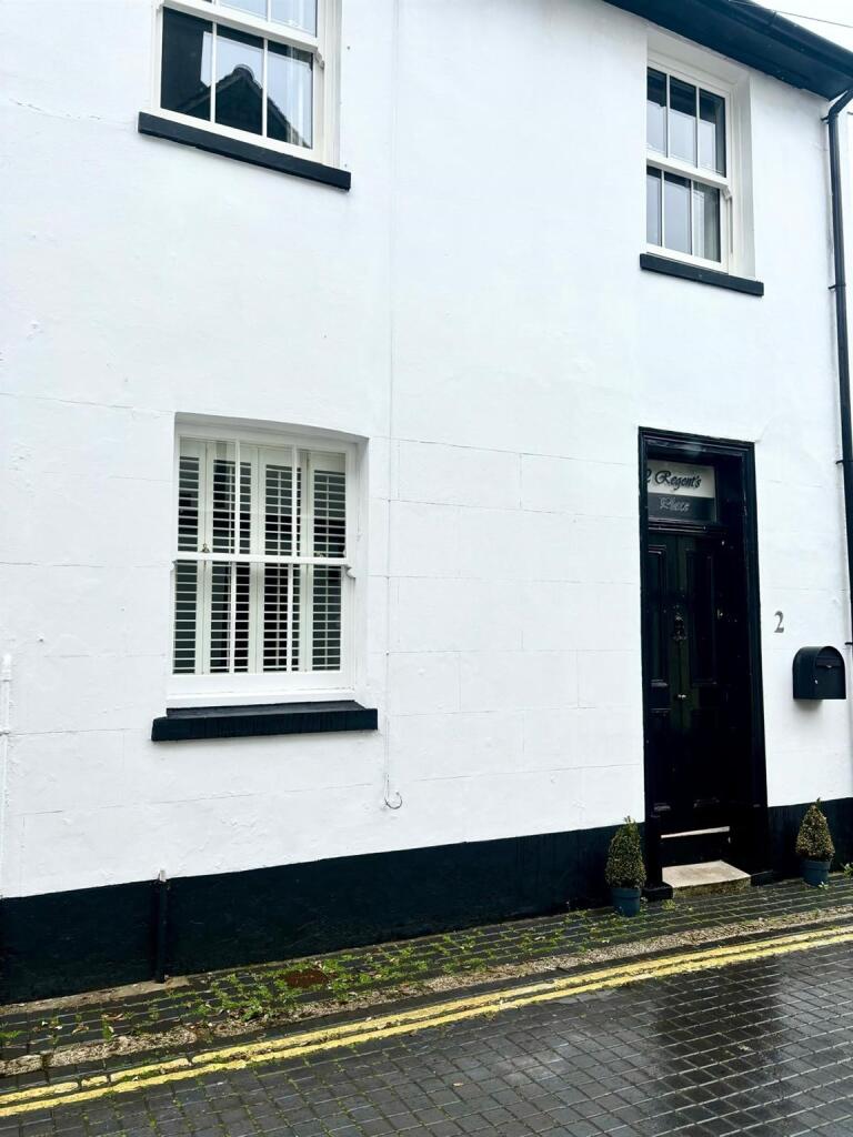 2 bedroom character property for sale in Regent Place, Southsea, PO5