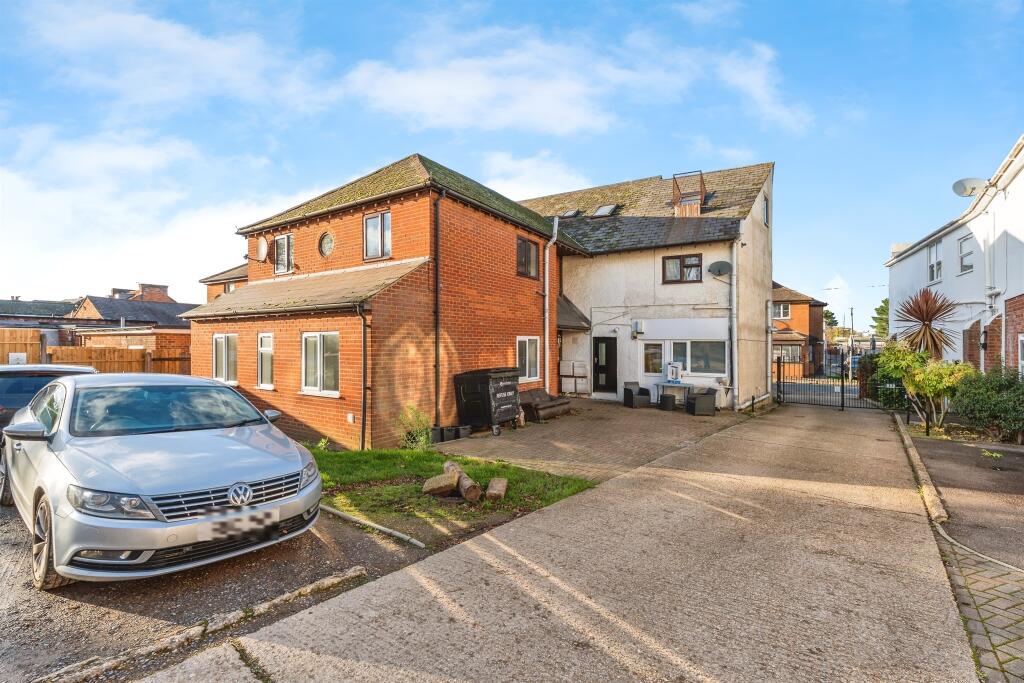 Main image of property: Rumbridge Street, Totton, Southampton