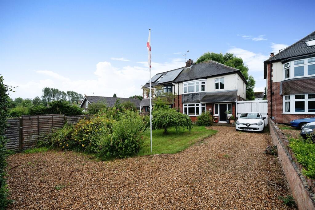 3 bedroom semidetached house for sale in London Road, Widley