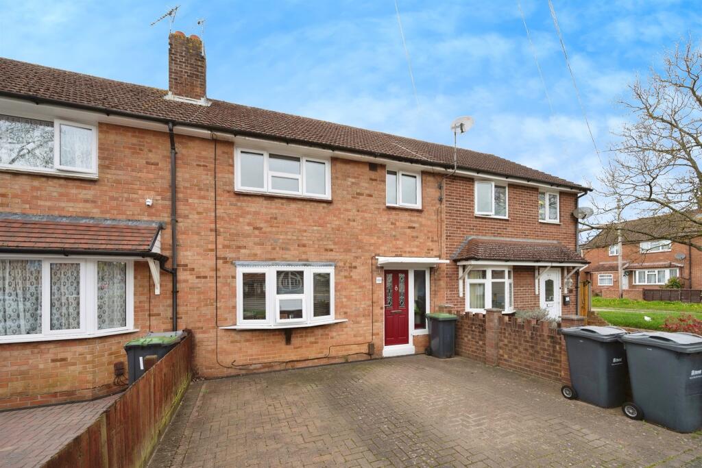 3 bedroom terraced house for sale in Middle Park Way, Havant, PO9