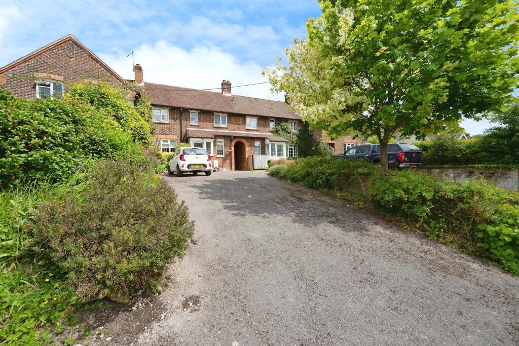 2 bedroom terraced house for sale in Petersfield Road, Buriton