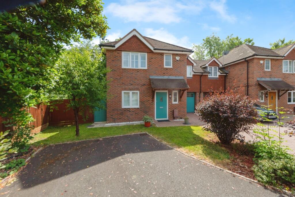3 bedroom link detached house for sale in Cottonwood Close, Purbrook