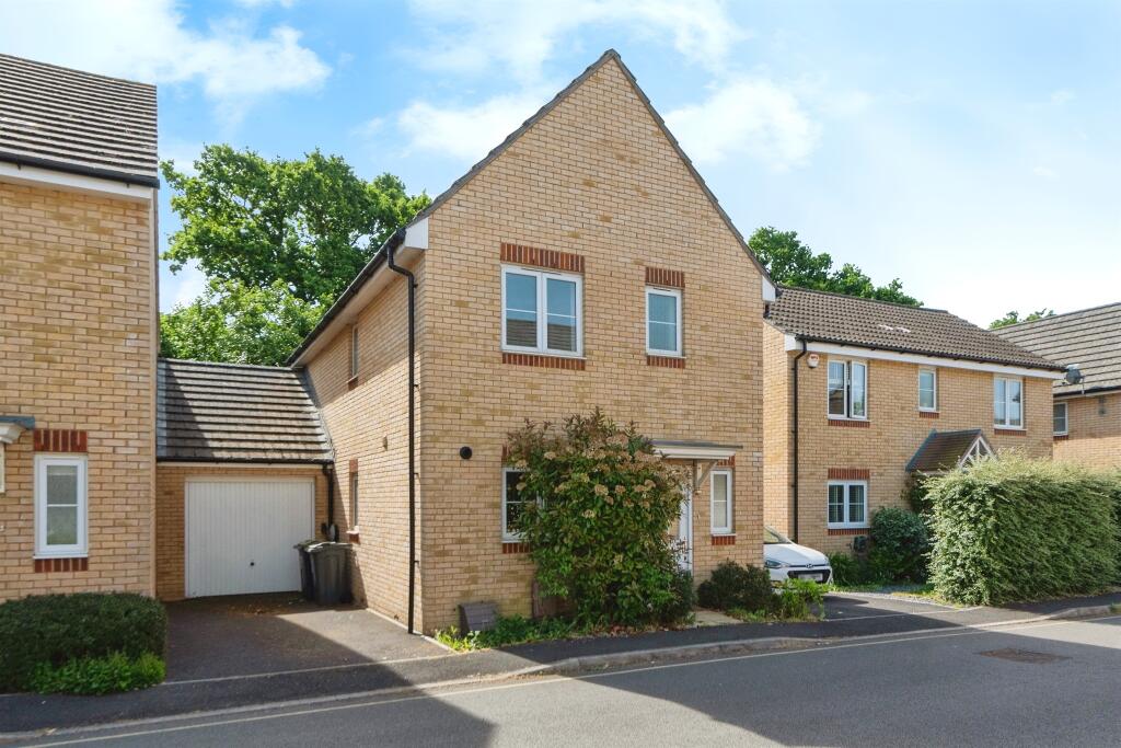Main image of property: Pipits Close, Havant