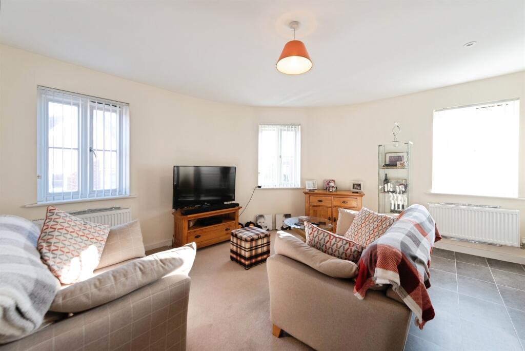 Main image of property: Pinnova Place, Orchard Mead, Waterlooville