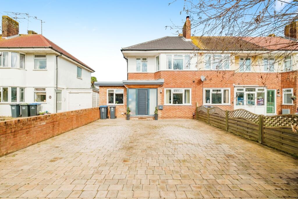 4 bedroom end of terrace house for sale in Ardingly Drive, Goring-by-Sea, WORTHING, BN12