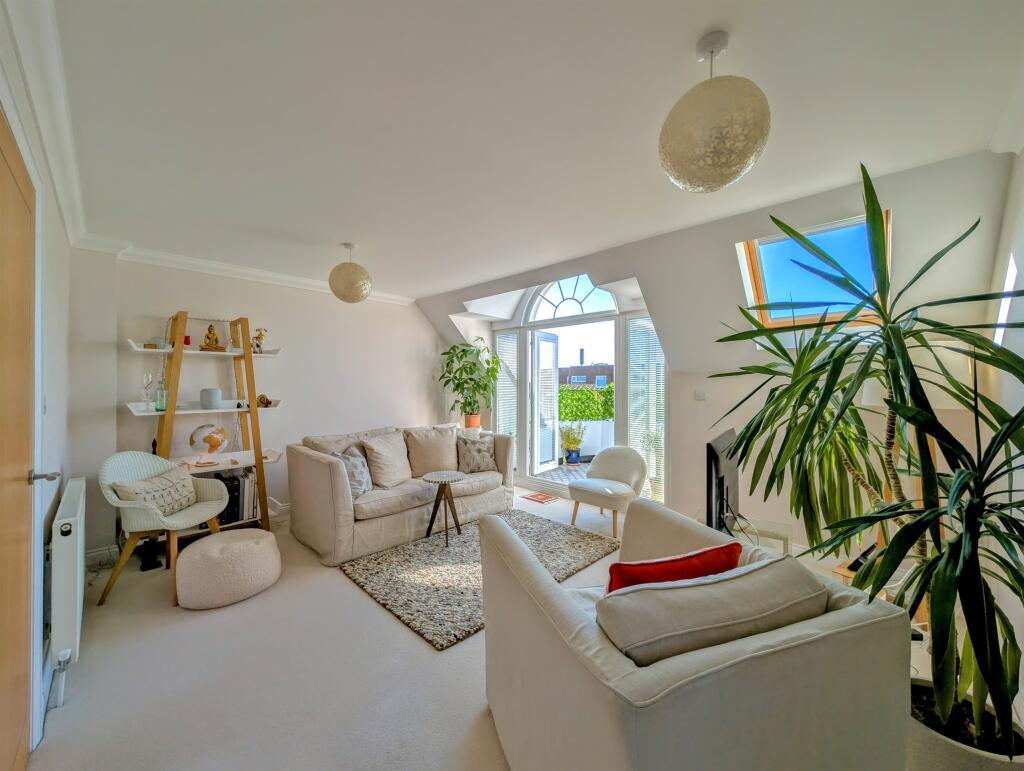 Additional property image - Wallace Avenue, Worthing