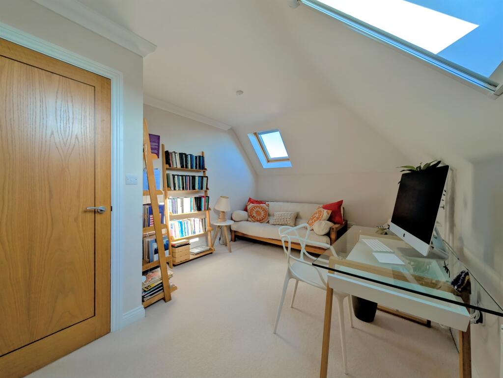 Additional property image - Wallace Avenue, Worthing