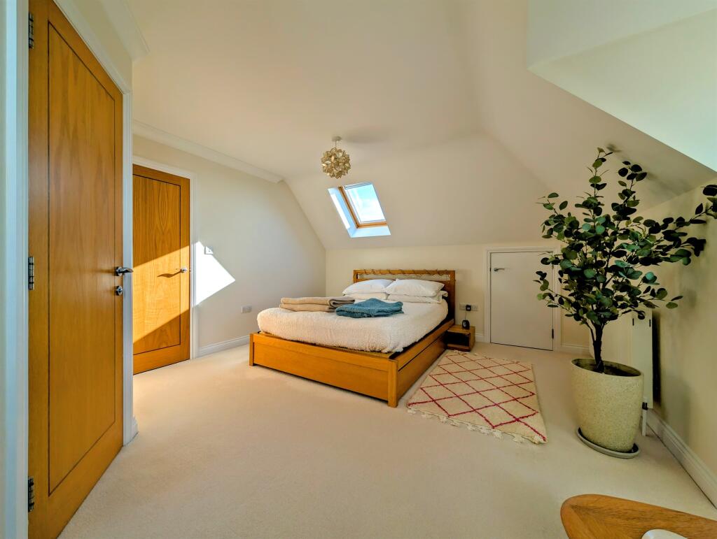 Additional property image - Wallace Avenue, Worthing