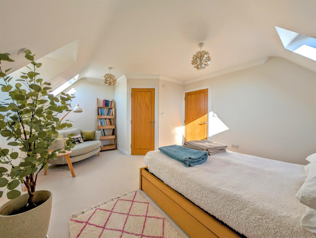 Additional property image - Wallace Avenue, Worthing