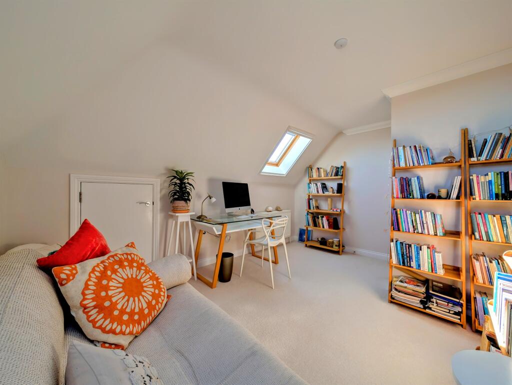 Additional property image - Wallace Avenue, Worthing