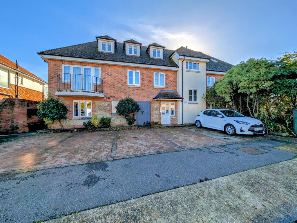 Additional property image - Wallace Avenue, Worthing