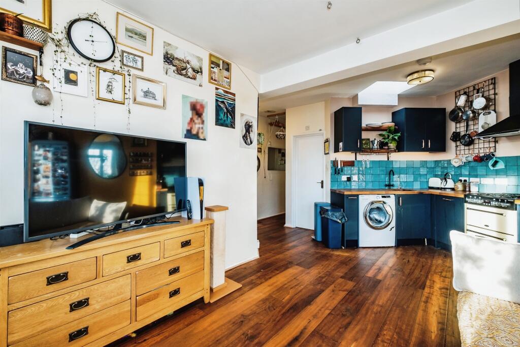 Additional property image - The Boulevard, Goring-By-Sea, Worthing